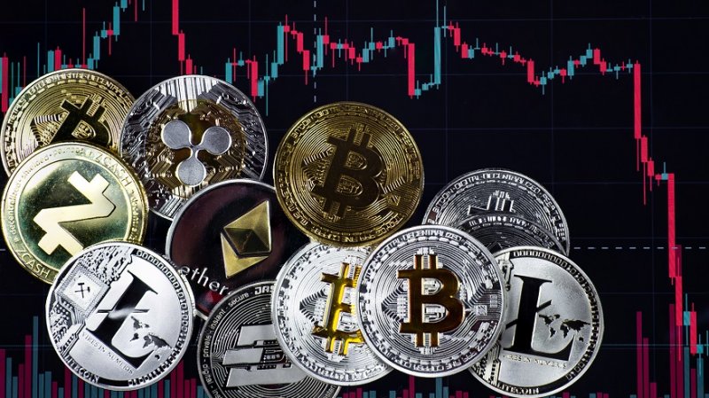 “Bitcoin and Altcoin Values Plummet: Cryptocurrency Market Facing Steep Declines”