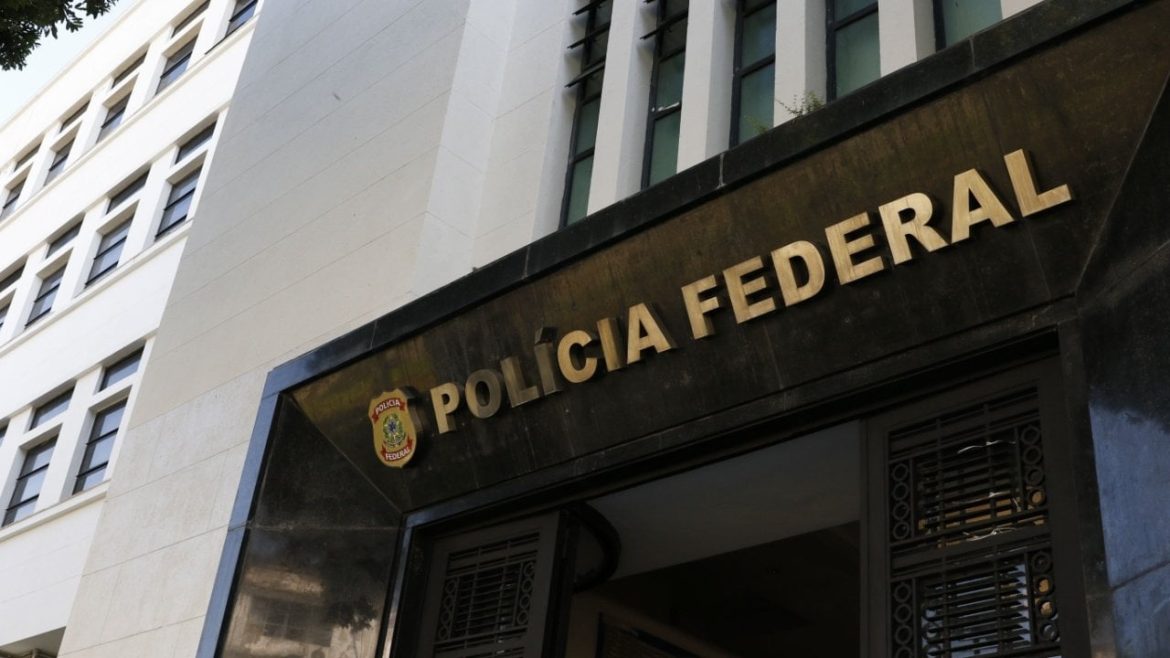 Brazil Busts $290M Crypto Ponzi  
(28 characters)  
– Short, punchy, and under 35 chars  
– Highlights key elements: Brazil, $290M, crypto scam  
– Uses Busts for action/drama  
– Avoids complex terms like Fantasos for brevity  
– Works as a standalone headline