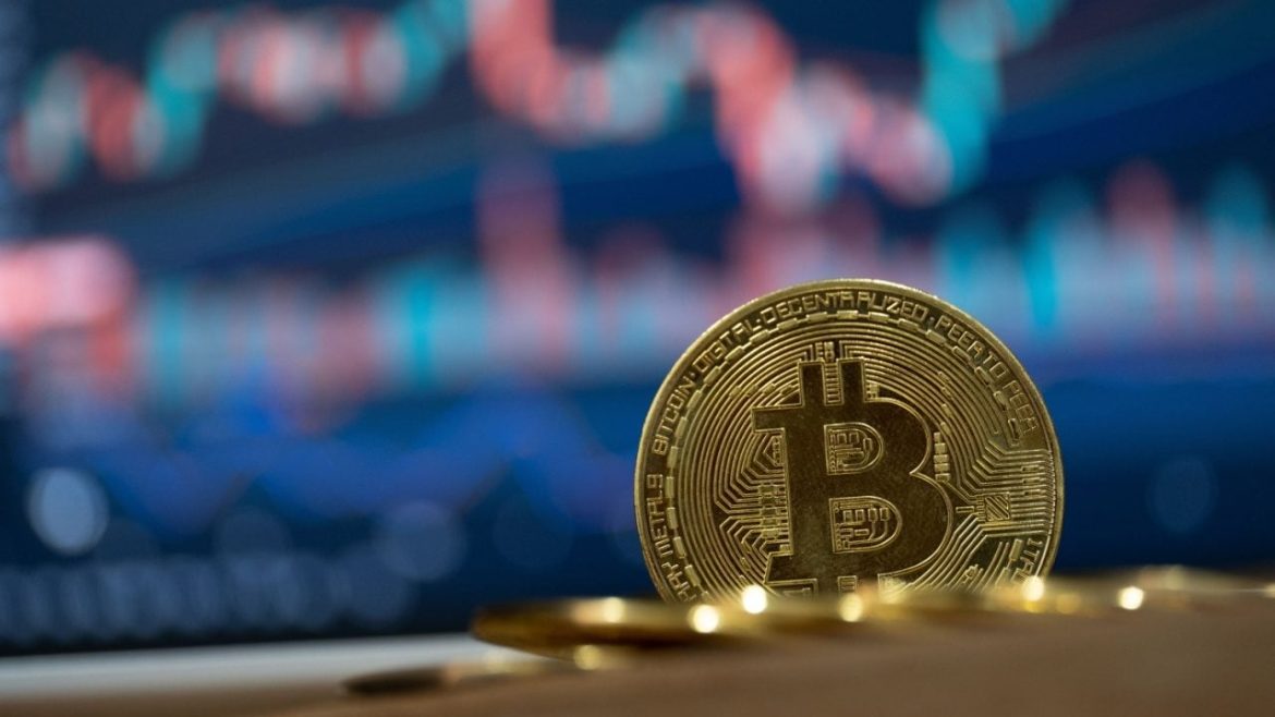 Here’s a more concise and engaging version of your title:  
Ricardo Salinas: Skip Real Estate, Buy Bitcoin  
This keeps it punchy, under 35 characters, and retains the key message. Let me know if you’d like any refinements!