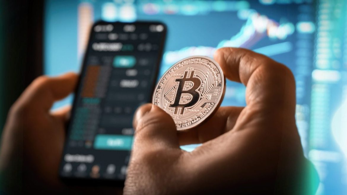 Bitcoin ETFs See $425M Weekly Inflow Surge