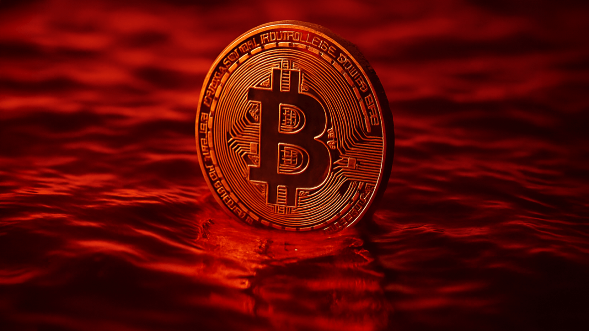 Bitcoin Dips Below $101K Amid $700M Crypto Liquidations