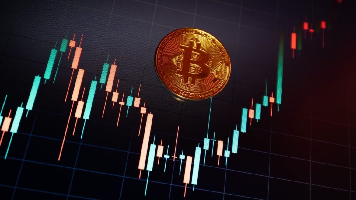 BlackRock Drives Bitcoin ETF Surge Amid Rival Outflows