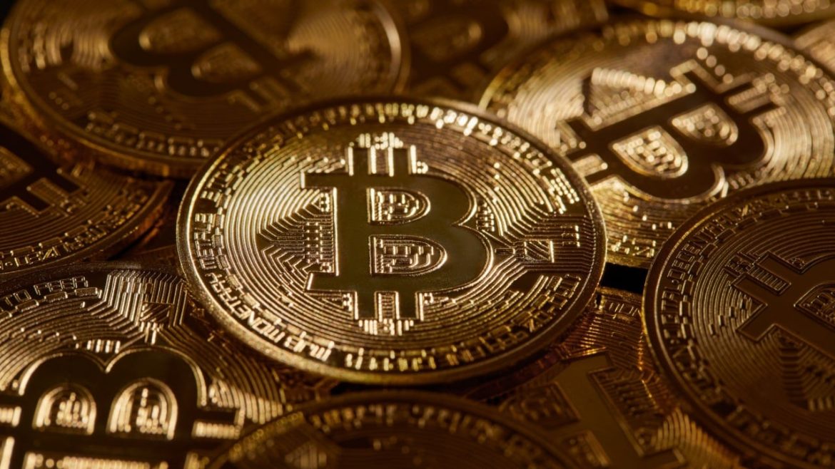 Bitcoin ETFs Soar $667M Driven by Top Funds