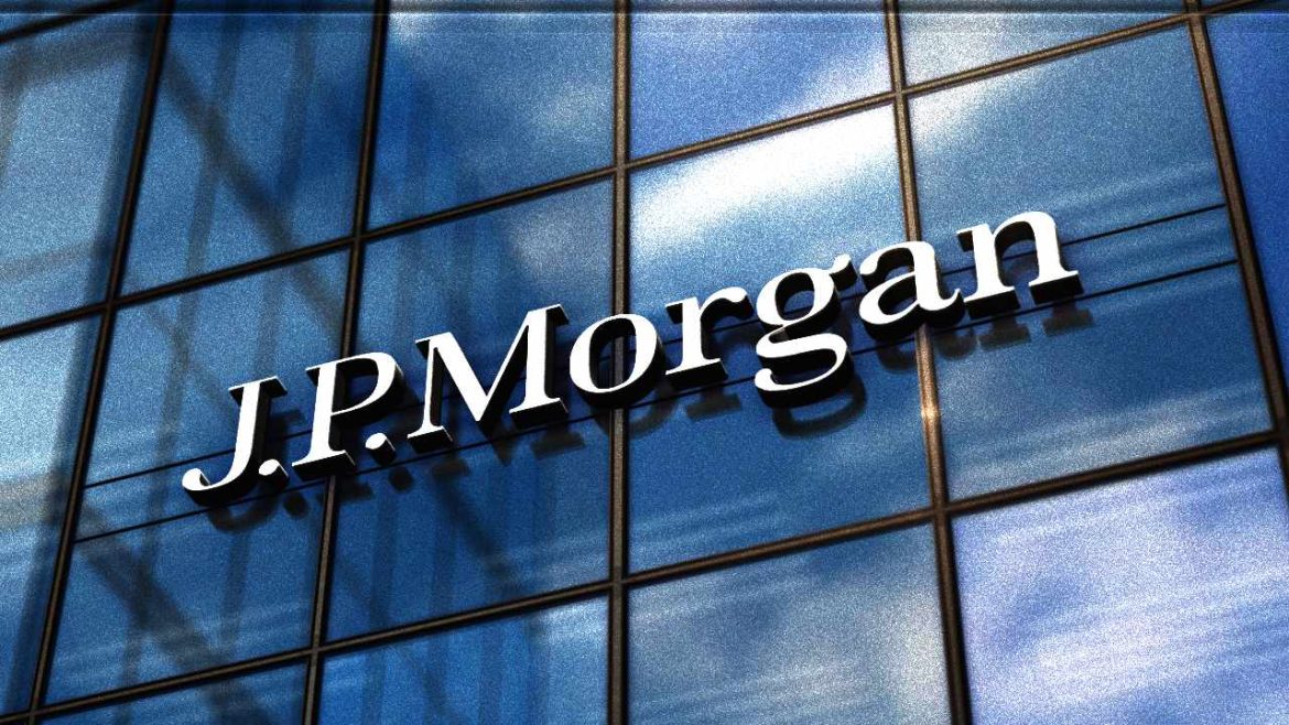 JPMorgan Launches Onchain Banking with Coinbase

Alternatively, if you want to emphasize the pilot aspect:

JPMorgan’s Base Pilot Goes Live with Coinbase