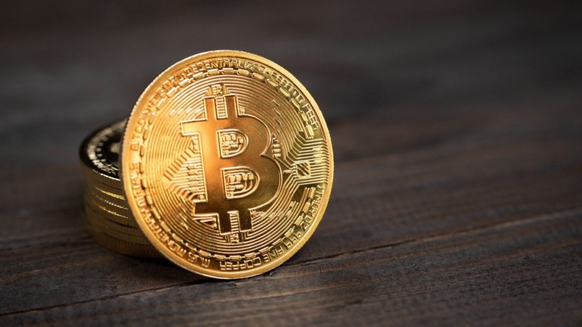 Bitcoin & Ether ETFs Surge: $988M Weekly Inflows