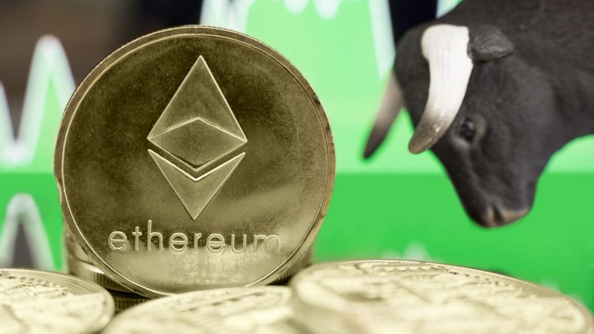 Ether ETFs Surge $453M, Bitcoin ETFs Gain $131M